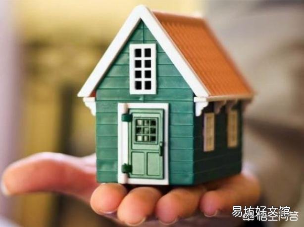 如果人民币持续贬值,你认为应该持币还是应该持房?为什么?