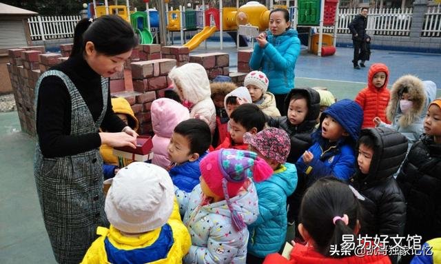公立幼儿园比私立幼儿园好吗?为什么很多家长挤破头、彻夜排队也要去公立幼儿园?