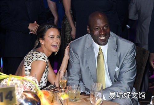 为什么感觉美国一些成功的黑人喜欢找个白人做老婆?