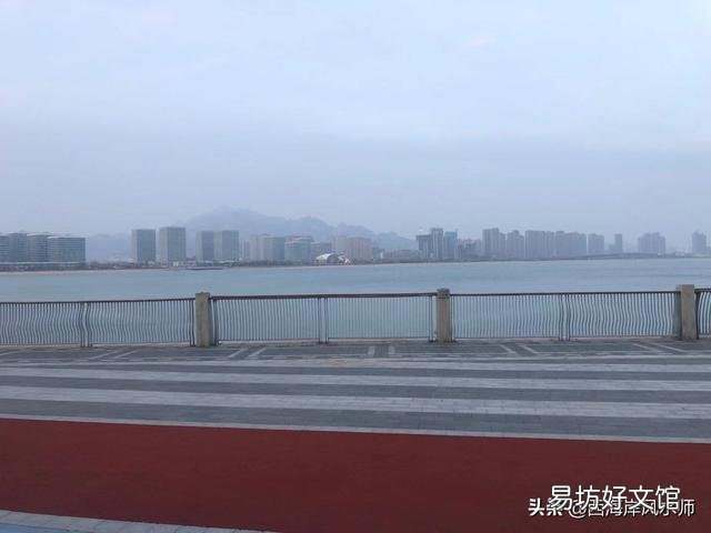青岛西海岸的浮山前是哪一部分?有何依据?浮山前崛起的过程是什么?