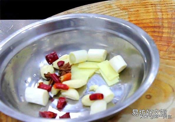 清炖鲤鱼汤的家常做法 鲤鱼怎么做好吃又简单