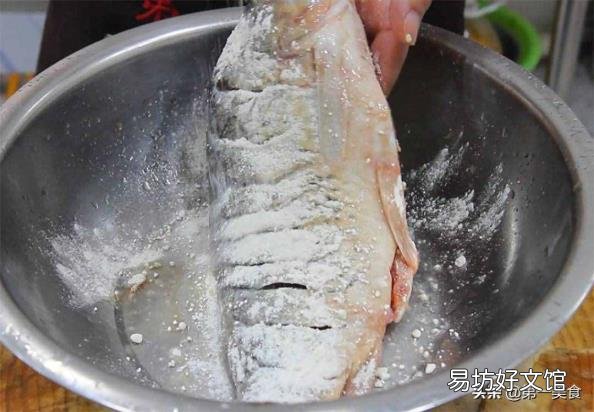 清炖鲤鱼汤的家常做法 鲤鱼怎么做好吃又简单