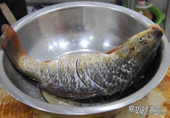 清炖鲤鱼汤的家常做法 鲤鱼怎么做好吃又简单