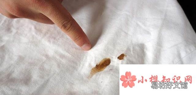 衣服上的血渍用什么水洗容易洗掉？