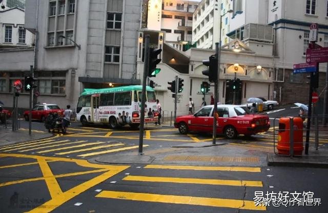 在香港普通市民生活费大概多少钱？