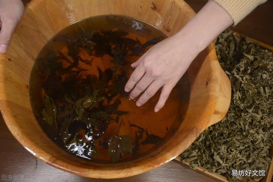 艾草水洗澡和泡澡对于身体有哪些方面的好处 艾叶泡澡