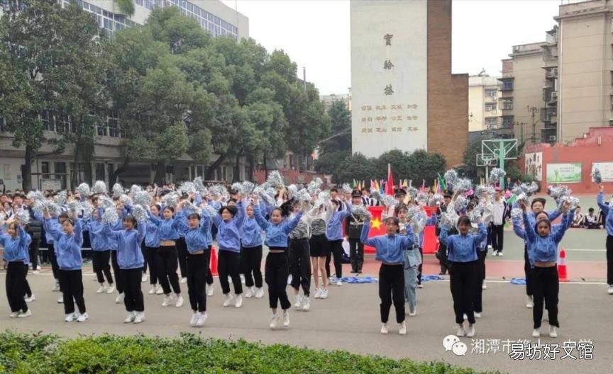 金秋时节 青春绽放 秋季运动会稿件