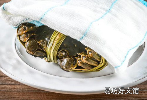 大闸蟹湿毛巾放上面还是下面