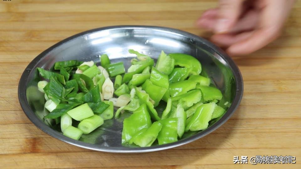 西红柿烧茄子的做法步骤 家常西红柿烧茄子!