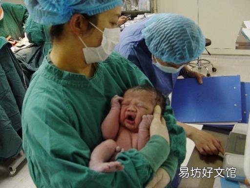 产妇生下“外星宝宝”被吓哭 外星婴儿