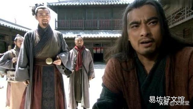 同样作为宋江的小弟，没头脑的李逵为何从来不敢在武松面前放肆？