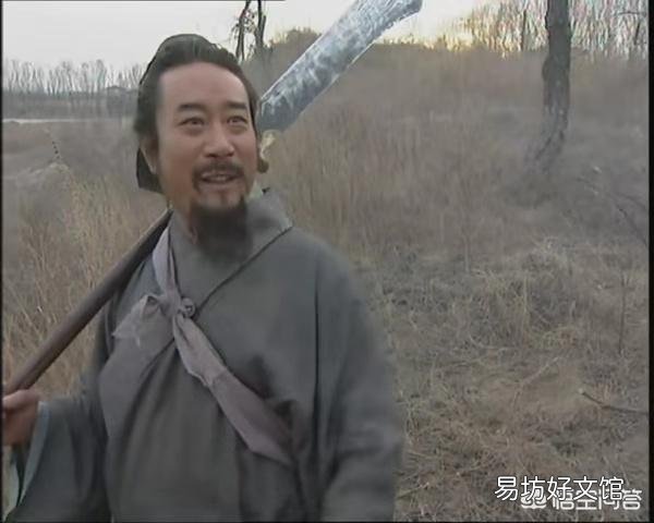 同样作为宋江的小弟，没头脑的李逵为何从来不敢在武松面前放肆？