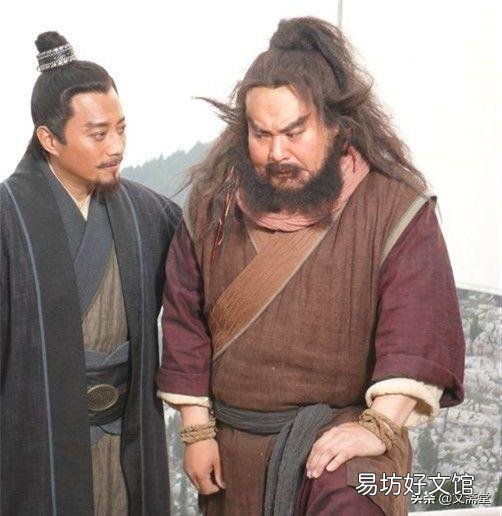 同样作为宋江的小弟，没头脑的李逵为何从来不敢在武松面前放肆？