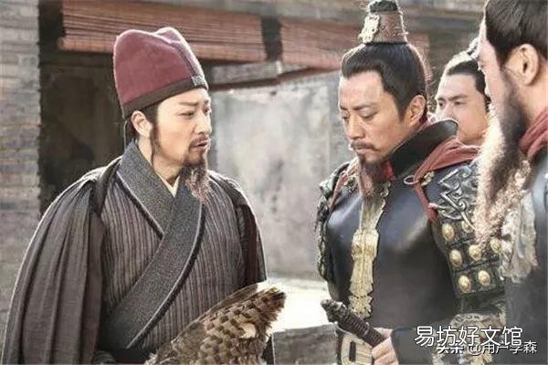 《水滸傳》中，吳用第一次出場的時候，手里“擎兩條銅鏈”，這兩條銅鏈有什么用？