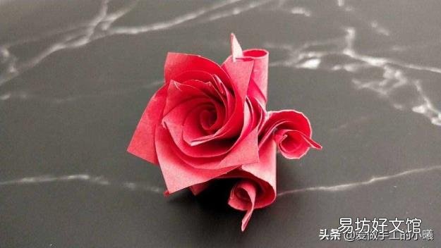 怎么折玫瑰花教程 纸玫瑰的折法图解