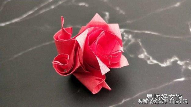 怎么折玫瑰花教程 纸玫瑰的折法图解