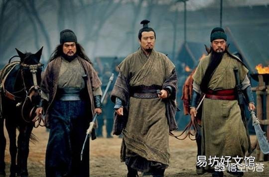 在三国演义中,华雄斩杀了很多十八路诸侯,在十八路诸侯束手无策时,曹操手下的武将为什么一个都不上呢?
