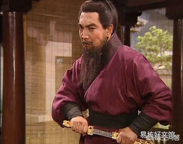 在三国演义中,华雄斩杀了很多十八路诸侯,在十八路诸侯束手无策时,曹操手下的武将为什么一个都不上呢?
