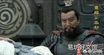 在三国演义中,华雄斩杀了很多十八路诸侯,在十八路诸侯束手无策时,曹操手下的武将为什么一个都不上呢?
