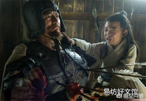 在三国演义中,华雄斩杀了很多十八路诸侯,在十八路诸侯束手无策时,曹操手下的武将为什么一个都不上呢?