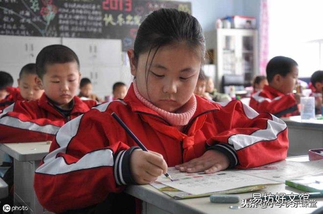 活泼的反义词 光彩夺目的反义词