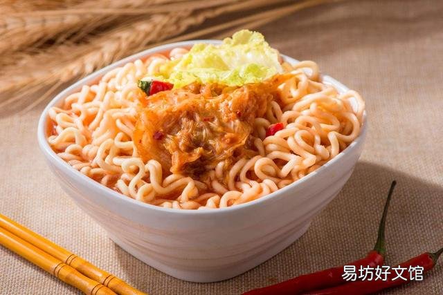 吃方便面放完整包调料被说口味重，这正常吗？