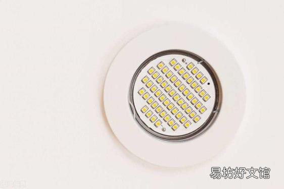 女生说当电灯泡什么意思 电灯泡是什么意思