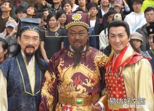 如何理解老版的《包青天》的剧情？
