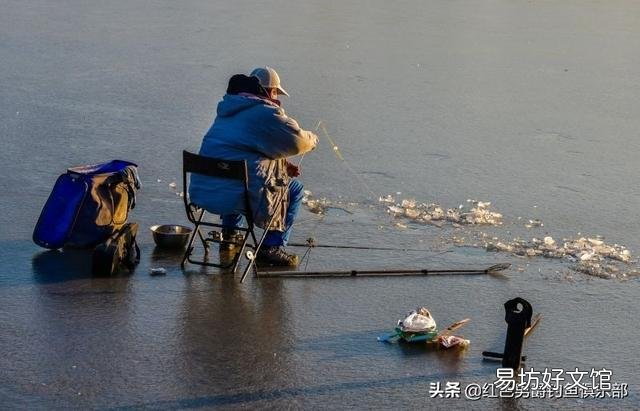 冰钓，昨天钓两米水深没口，后来钓一米深，结果中了鲤鱼和鲢鱼，请问这是什么原因？