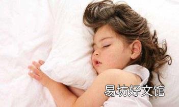 开空调睡觉喉咙很干很难受怎么办 开空调睡觉要注意什么