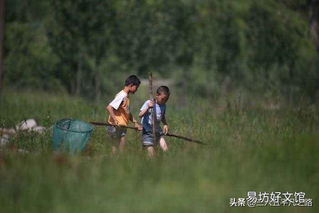 为什么农村人说孩子玩皮,叫三天没打,上房揭瓦那种?