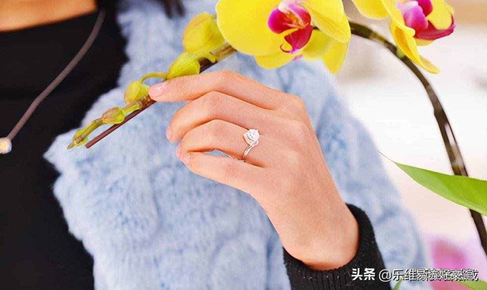 戒指怎么戴? 结婚戒指的戴法