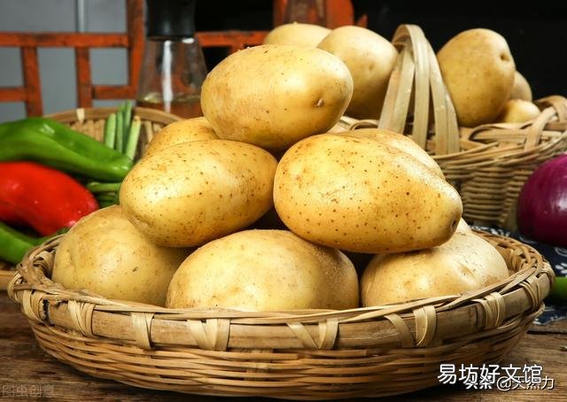 为什么土豆拿回家没几天就发芽了,在超市放那么久都不发芽?