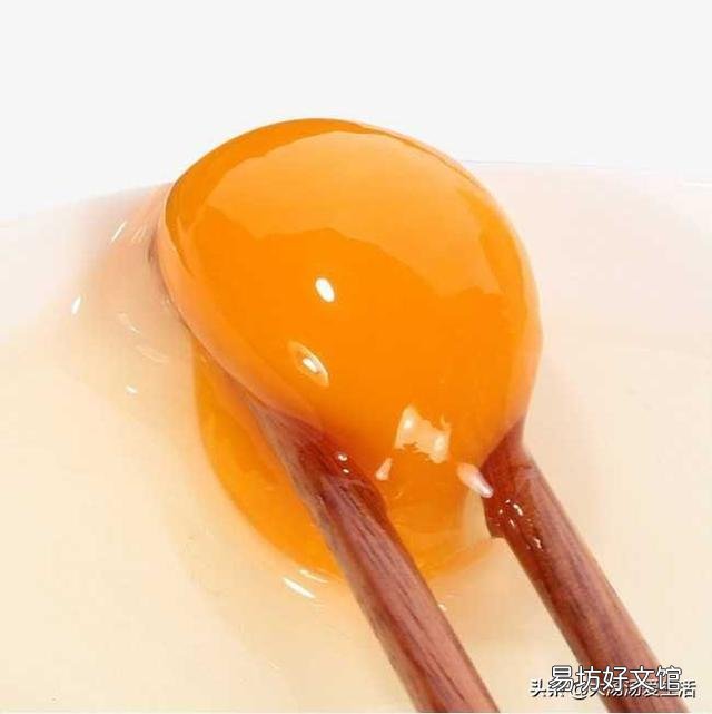 鸡吃什么能改变蛋黄颜色?