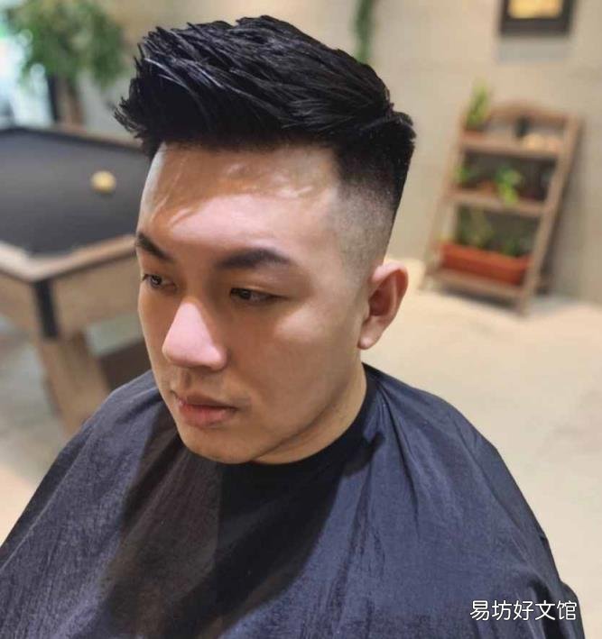 圆脸女生适合什么样的短发 圆脸适合什么短发
