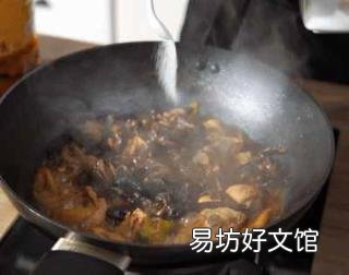 怎样炖鸡肉又烂又嫩又好吃 小鸡炖蘑菇什么意思