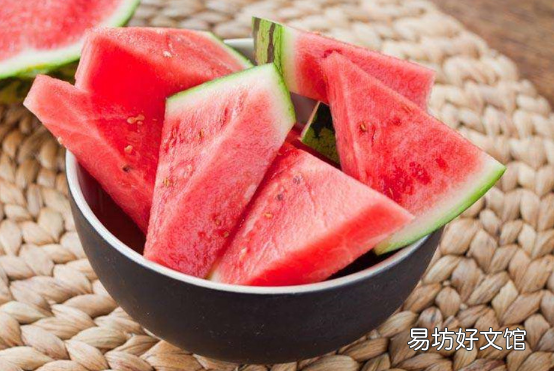 西瓜从中间吃还是从两边吃