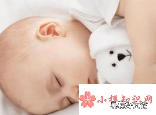 改正新生儿睡偏头的好方法