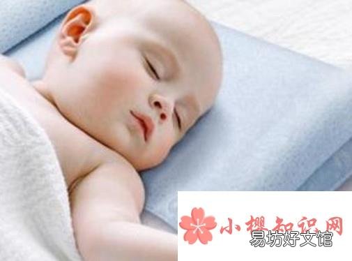 改正新生儿睡偏头的好方法