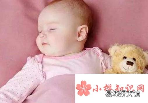 改正新生儿睡偏头的好方法
