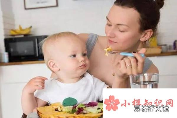 六个月宝宝吃奶需要注意什么