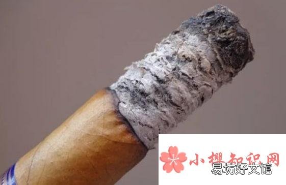 吸烟姿势暴露男人小秘密