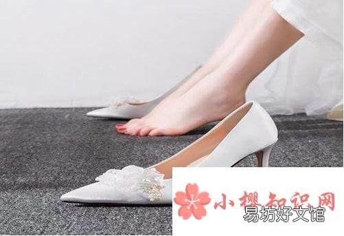 五一订婚穿什么鞋子