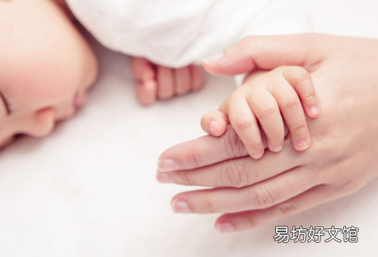 宝宝放床上就哭怎么办 宝宝放床上就醒怎么办