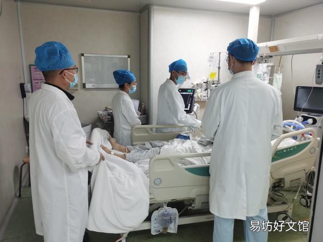 感冒发烧捂汗不可取 发烧捂汗患热射病被送ICU