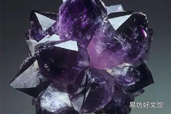 紫水晶会晒褪色吗 紫水晶可以在晚上发光吗