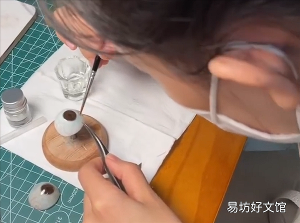 90后女孩车祸失去右眼 如今成义眼师:想要帮助更多的人